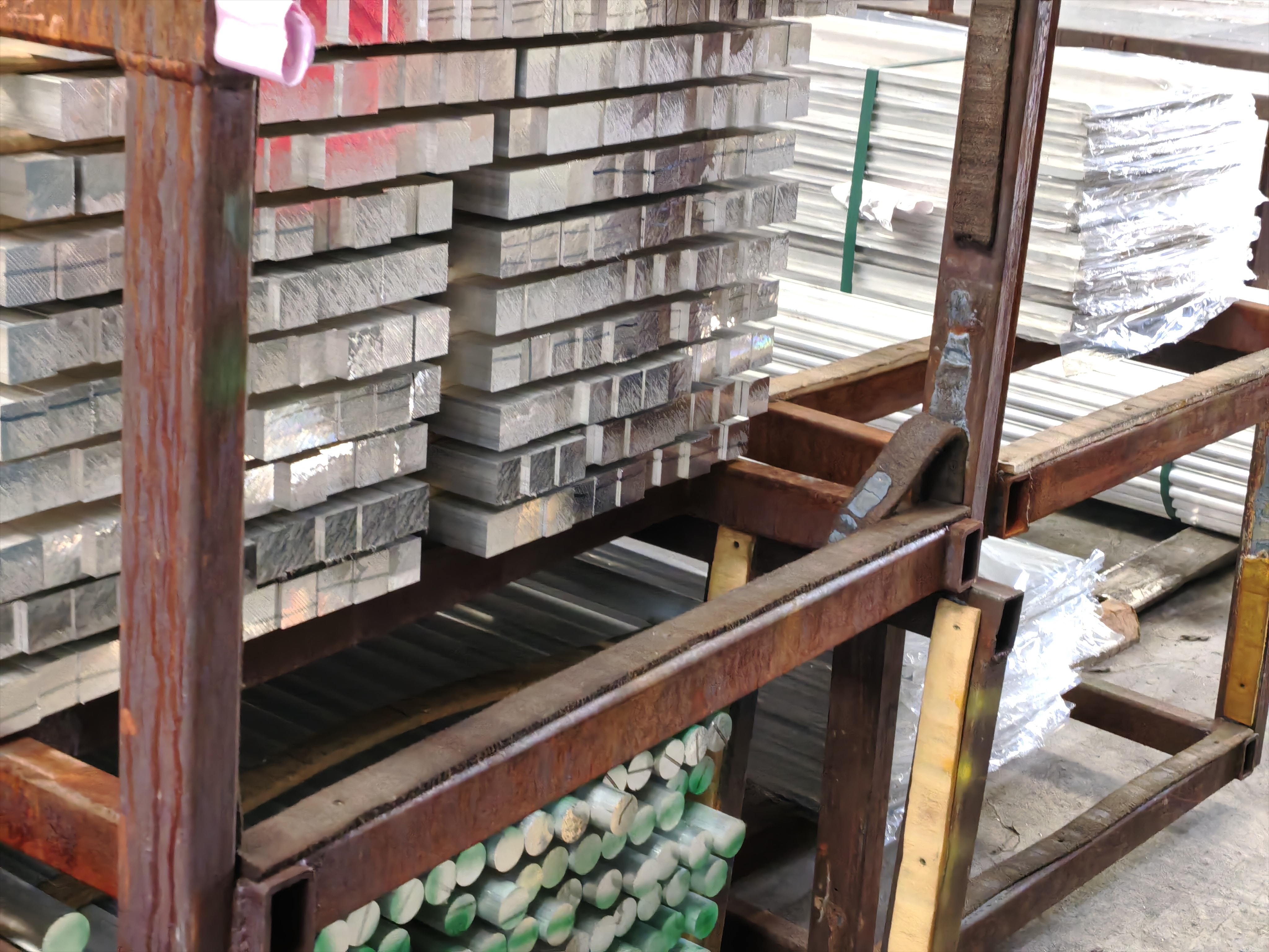铝圆管堆放实拍